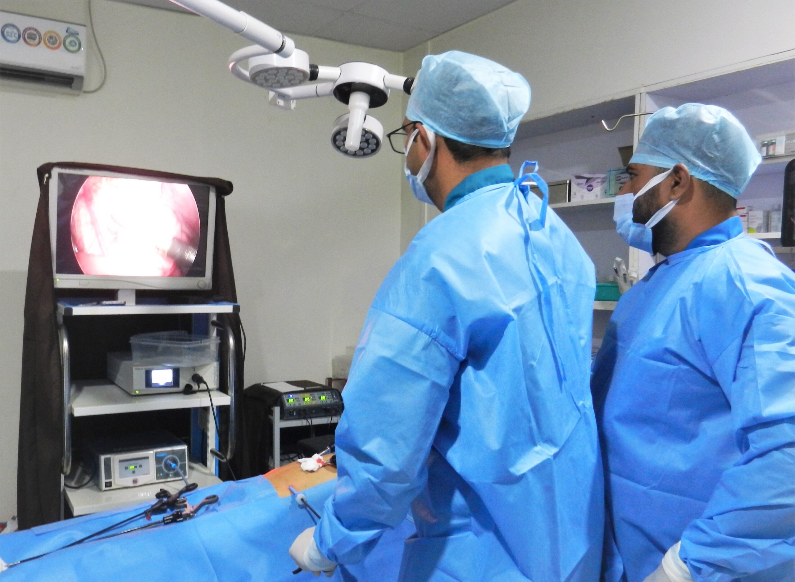 Dr Arjun Pawar doing surgery