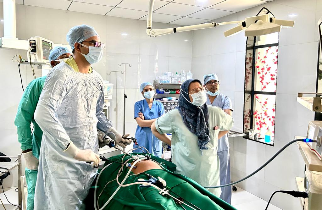 Operating at international hospital. Dr Arjun Pawar